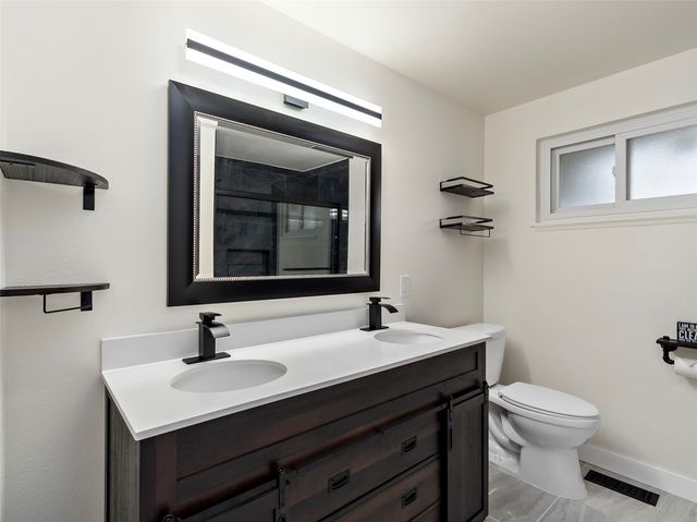 1880 NE 10th Avenue NE, Oak Harbor, WA 98277