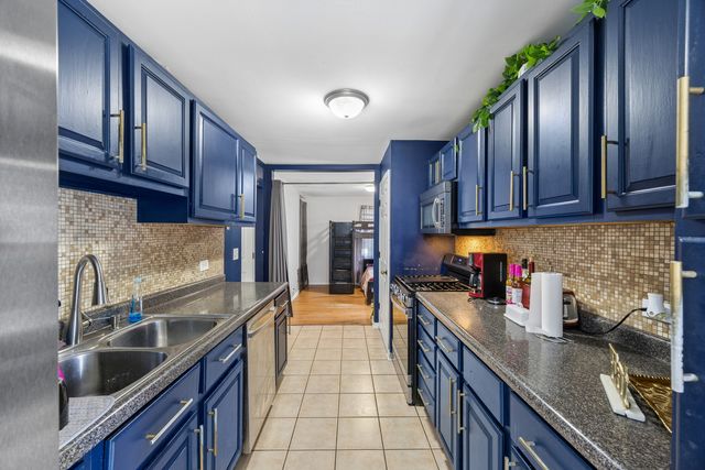 18008 Commercial Avenue, Lansing, IL 60438