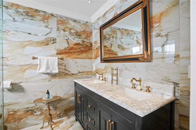 1625 Daytonia Rd, Miami Beach, FL 33141