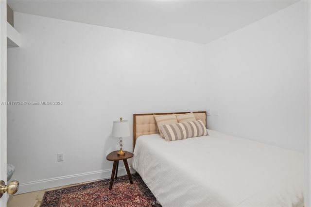 1625 Daytonia Rd, Miami Beach, FL 33141