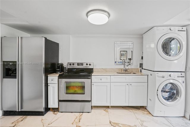 1625 Daytonia Rd, Miami Beach, FL 33141