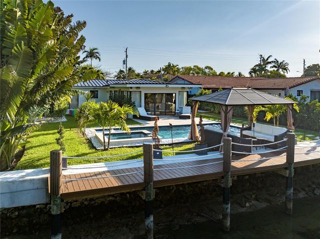 1625 Daytonia Rd, Miami Beach, FL 33141