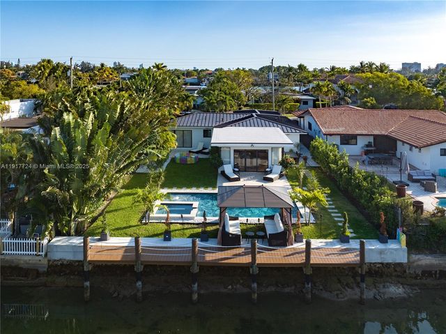 1625 Daytonia Rd, Miami Beach, FL 33141