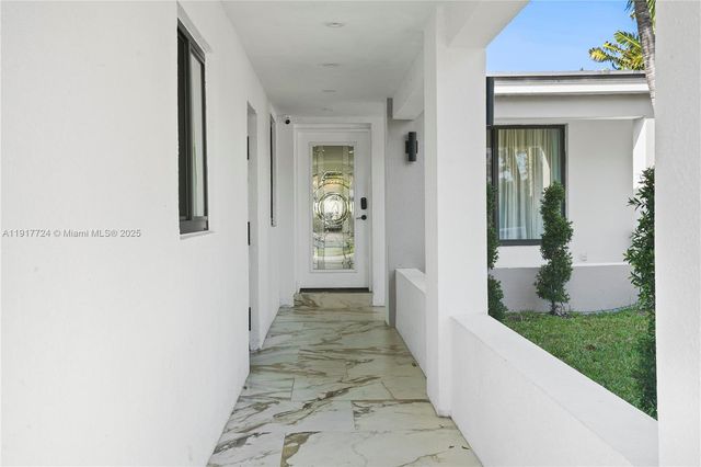 1625 Daytonia Rd, Miami Beach, FL 33141