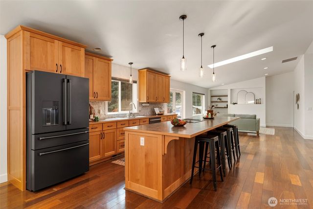 635 NE Stenman Lane, Poulsbo, WA 98370