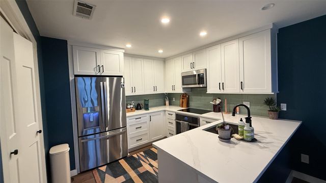 1321 Spyglass DR B, Austin, TX 78746