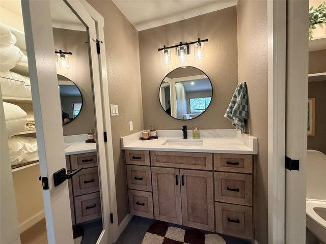 1321 Spyglass DR B, Austin, TX 78746