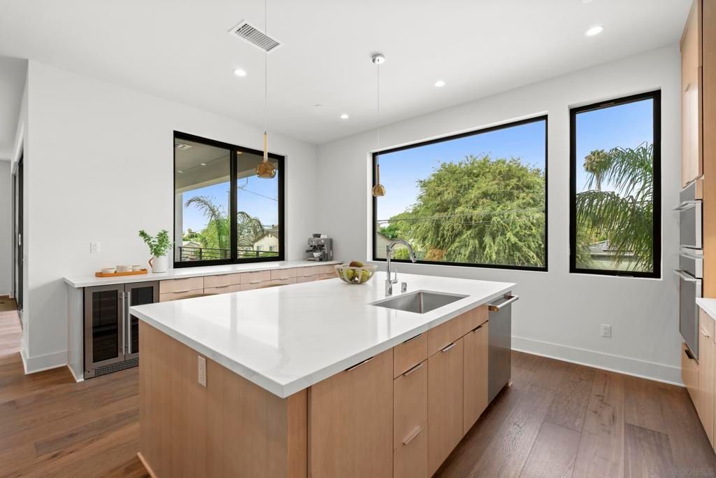 Image 9 of property listing at 4835 Academy St, San Diego, CA 92109