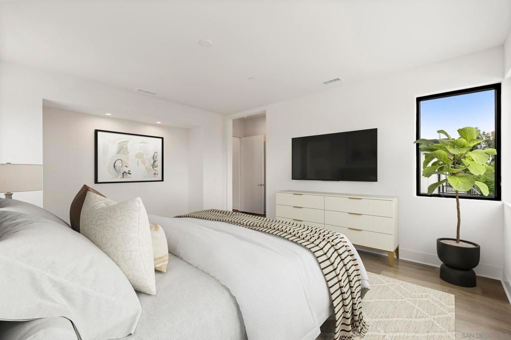 Image 15 of property listing at 4835 Academy St, San Diego, CA 92109