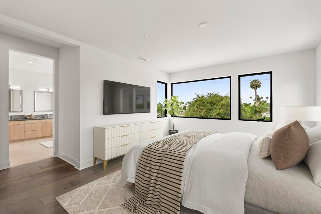 Image 16 of property listing at 4835 Academy St, San Diego, CA 92109