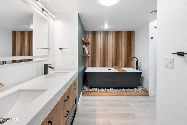 6240 E KELTON Lane, Scottsdale, AZ 85254