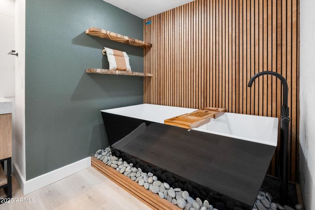 6240 E KELTON Lane, Scottsdale, AZ 85254