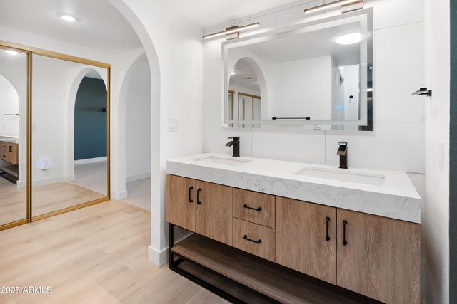 6240 E KELTON Lane, Scottsdale, AZ 85254