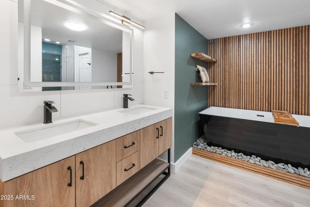 6240 E KELTON Lane, Scottsdale, AZ 85254