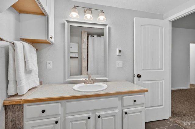 23466 Freezeout Rd, Caldwell, ID 83607