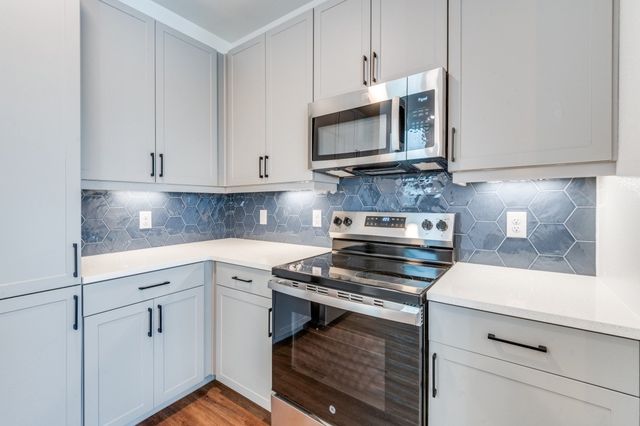 627 N Lancaster Avenue 105, Dallas, TX 75203