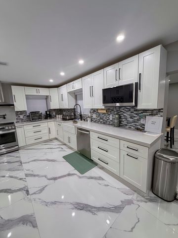 631 NW 39th Street, Oakland Park, FL 33309