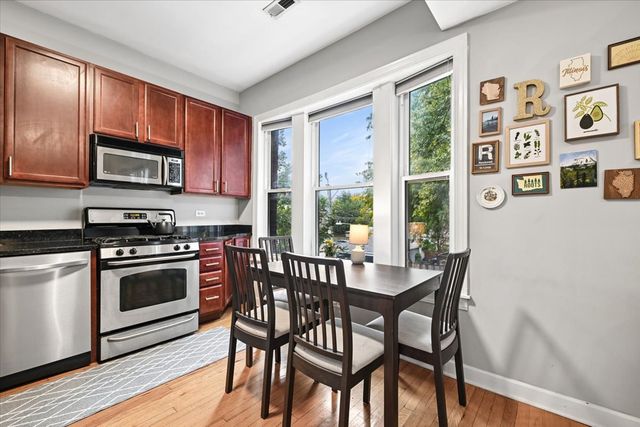 2920 W Berteau Avenue 2, Chicago, IL 60618