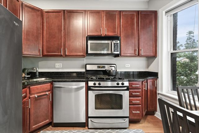 2920 W Berteau Avenue 2, Chicago, IL 60618