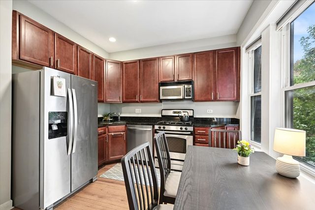 2920 W Berteau Avenue 2, Chicago, IL 60618