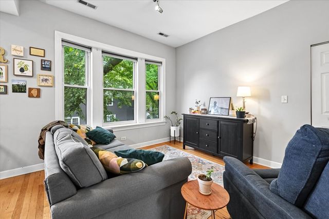 2920 W Berteau Avenue 2, Chicago, IL 60618