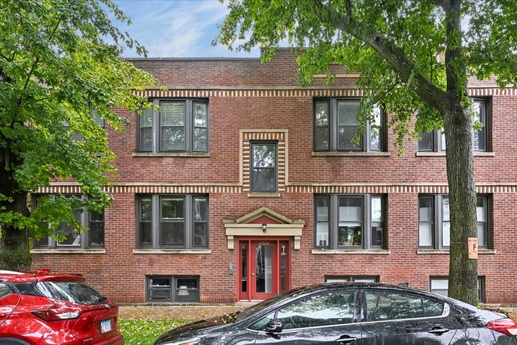 2920 W Berteau Avenue 2, Chicago, IL 60618