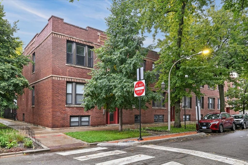 2920 W Berteau Avenue 2, Chicago, IL 60618 — photo 2