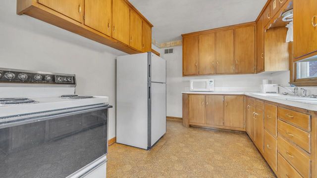 1716 Norma COURT, Sheboygan, WI 53081