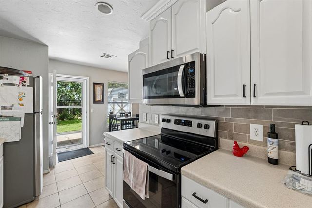 12309 Rockgate Drive, Yukon, OK 73099