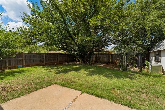 12309 Rockgate Drive, Yukon, OK 73099