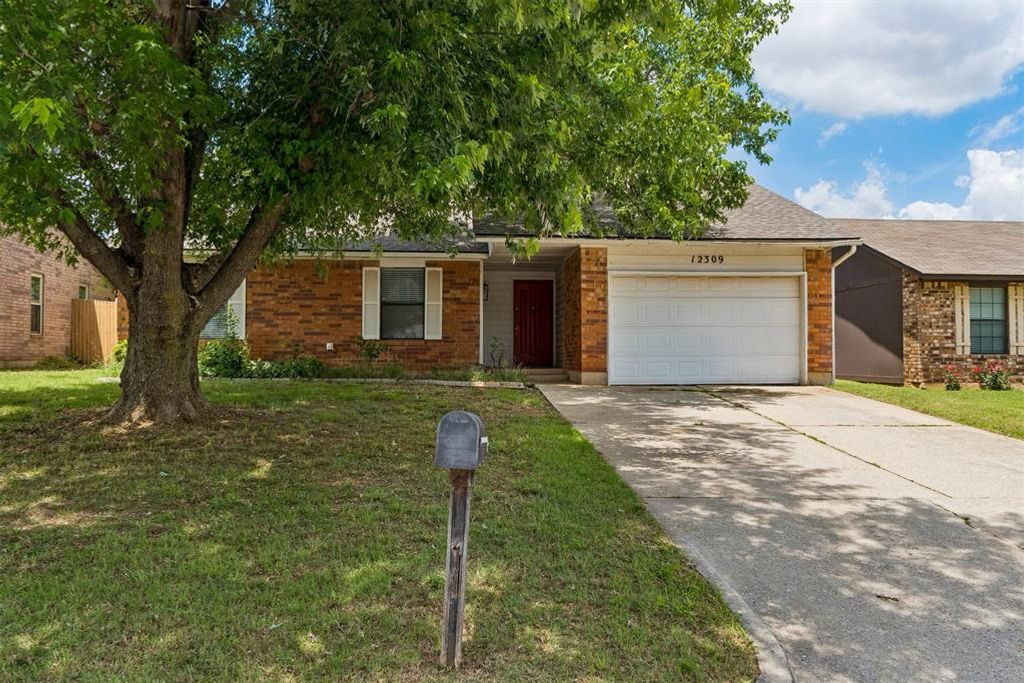12309 Rockgate Drive, Yukon, OK 73099