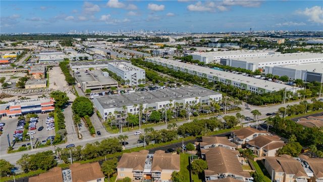 7855 NW 46th St 3, Doral, FL 33166