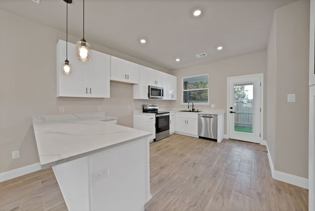 5712 San Jacinto Drive, Granbury, TX 76048