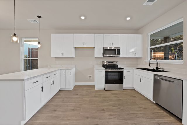 5712 San Jacinto Drive, Granbury, TX 76048