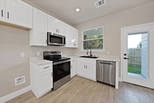 5712 San Jacinto Drive, Granbury, TX 76048