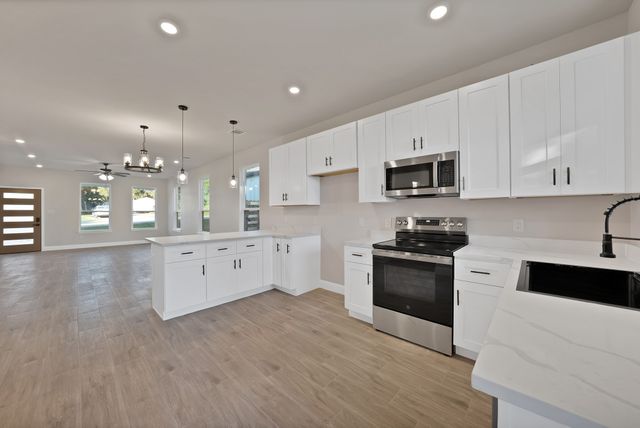 5712 San Jacinto Drive, Granbury, TX 76048