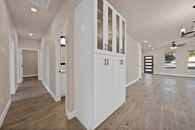 5712 San Jacinto Drive, Granbury, TX 76048
