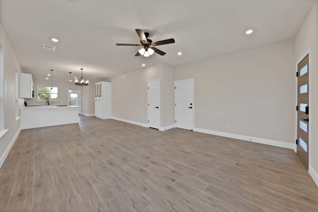 5712 San Jacinto Drive, Granbury, TX 76048
