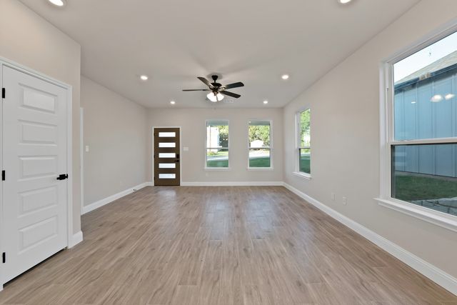 5712 San Jacinto Drive, Granbury, TX 76048