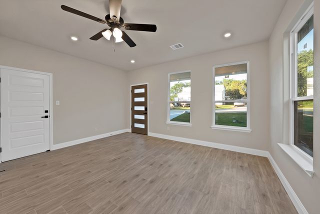5712 San Jacinto Drive, Granbury, TX 76048