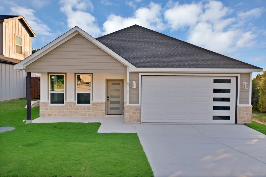 5712 San Jacinto Drive, Granbury, TX 76048