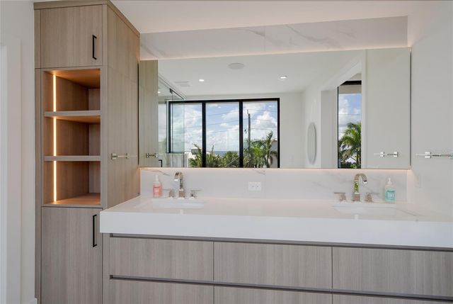 703 S BAY BOULEVARD, Anna Maria, FL 34216