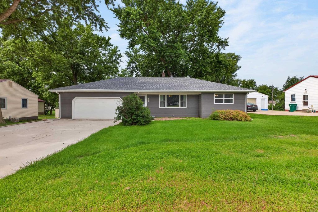 308 Gilbertville Road, Elk Run Heights, IA 50707