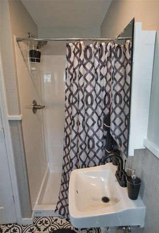 549 Private Road 675, Sargent, TX 77414