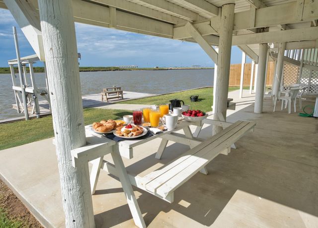 549 Private Road 675, Sargent, TX 77414