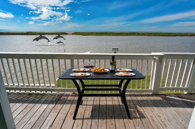 549 Private Road 675, Sargent, TX 77414