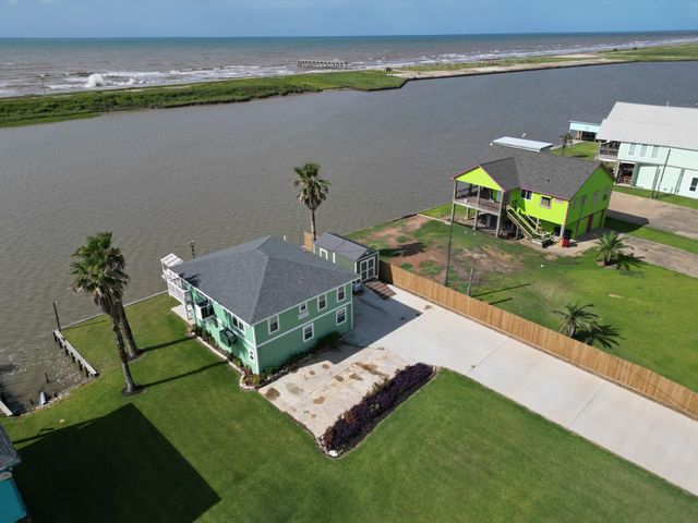 549 Private Road 675, Sargent, TX 77414