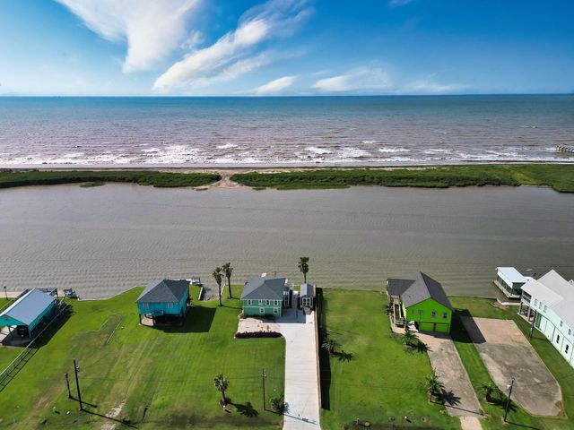 549 Private Road 675, Sargent, TX 77414