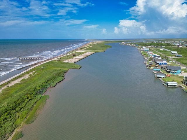 549 Private Road 675, Sargent, TX 77414