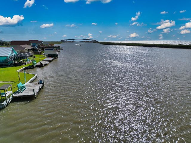 549 Private Road 675, Sargent, TX 77414